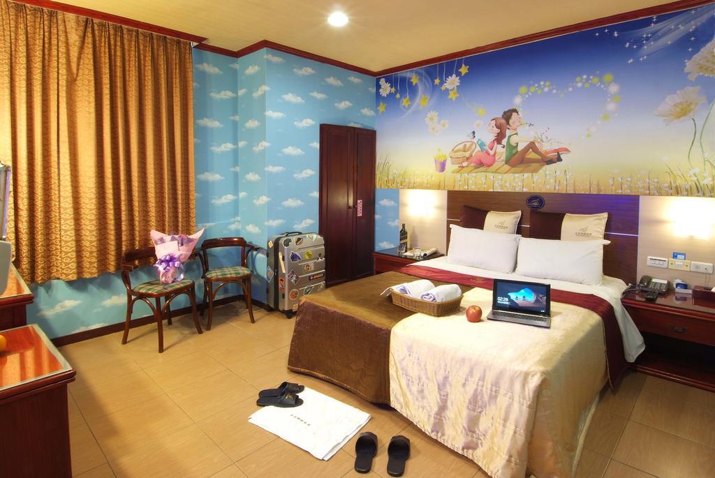 Golden Swallow Hotel Синьчжу Номер фото