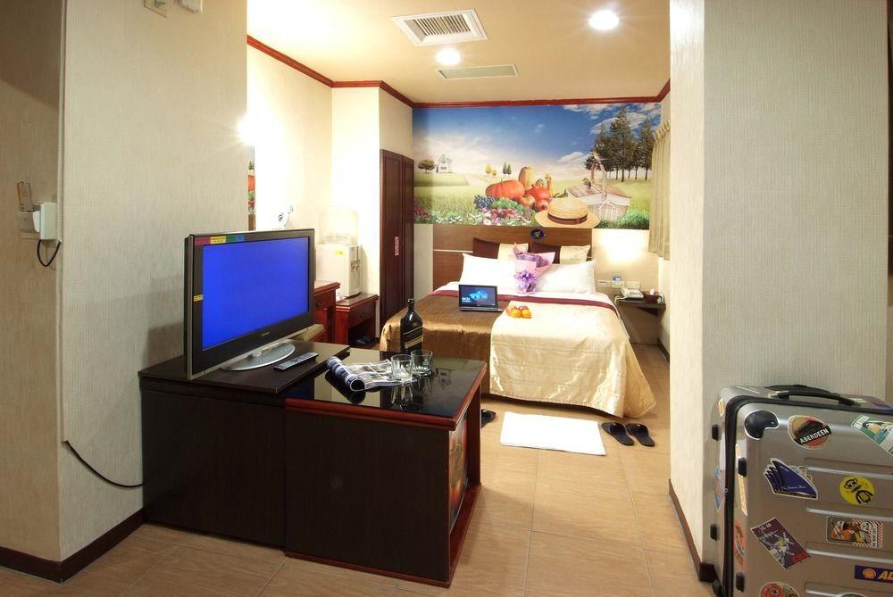 Golden Swallow Hotel Синьчжу Экстерьер фото
