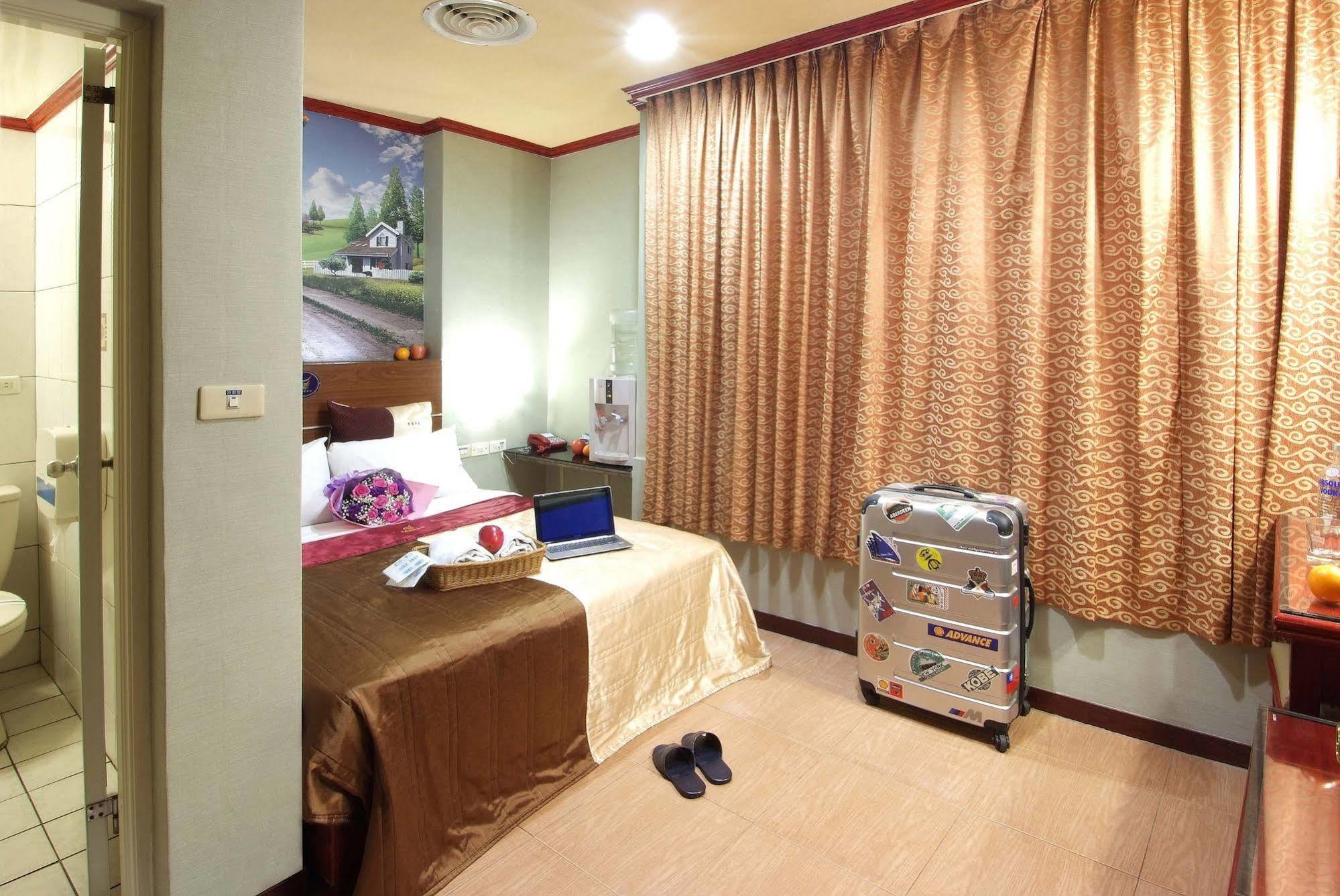 Golden Swallow Hotel Синьчжу Экстерьер фото