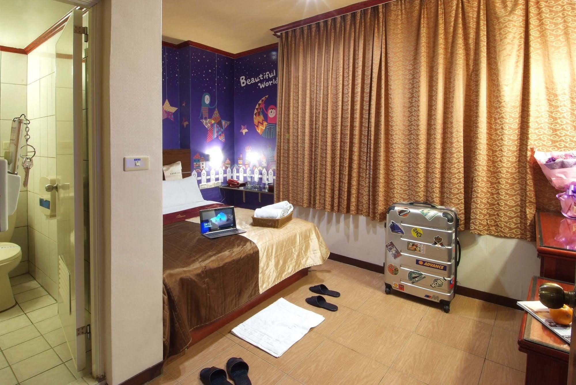 Golden Swallow Hotel Синьчжу Экстерьер фото