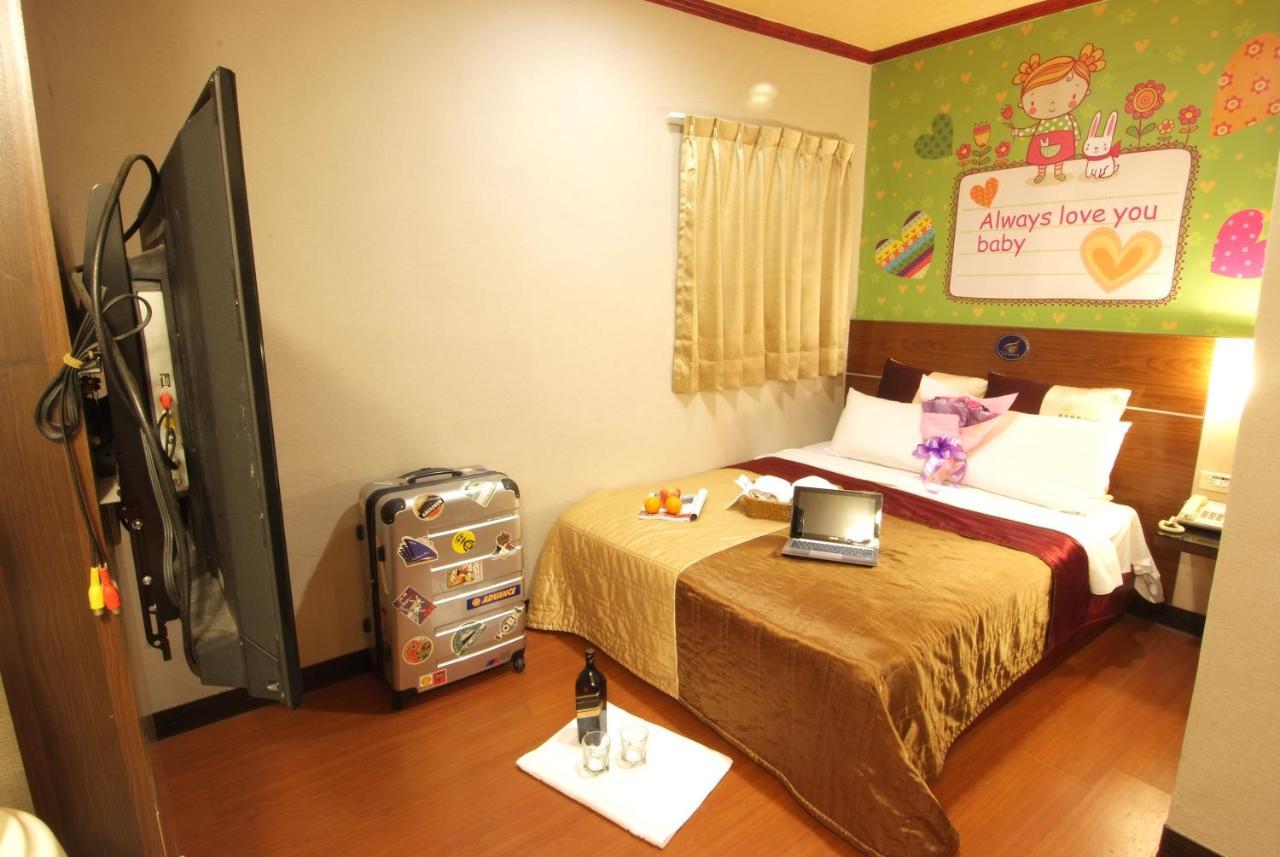 Golden Swallow Hotel Синьчжу Экстерьер фото